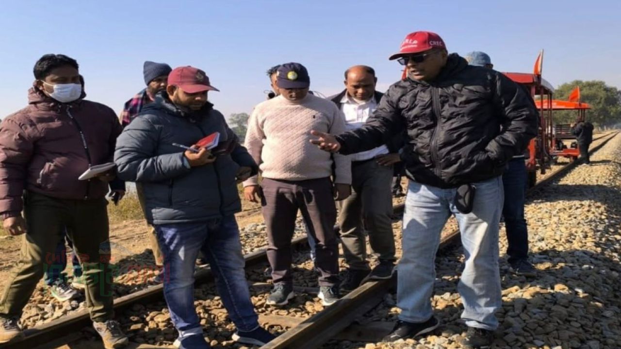 পার্বতীপুর–রংপুর রেলপথে ডিআরএম’র নিরাপত্তা পরিদর্শন