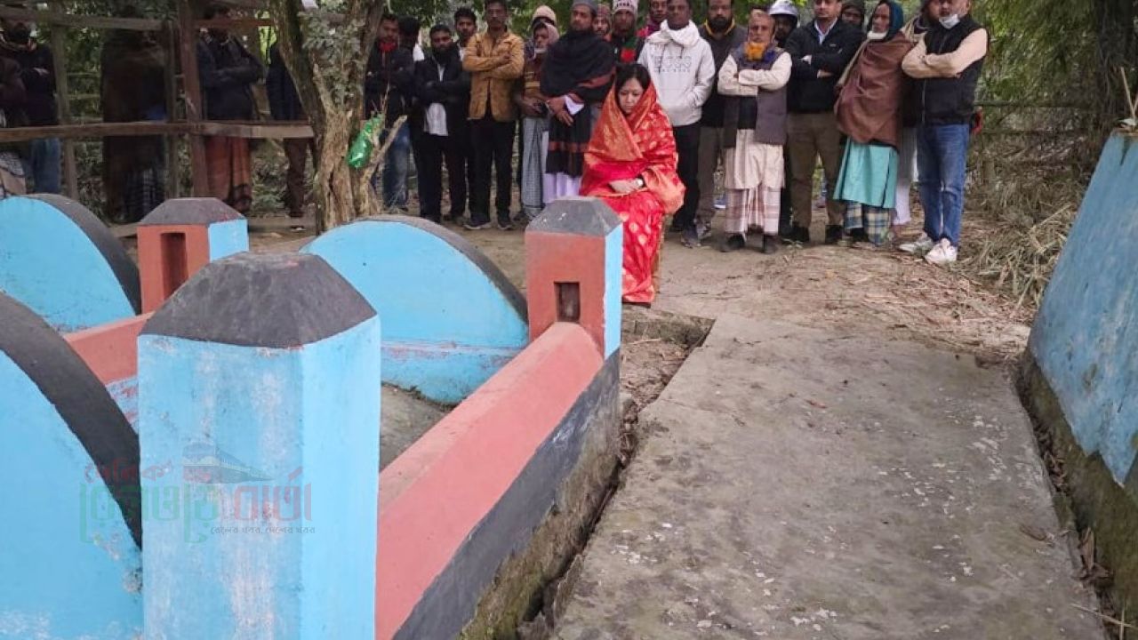 কবর জিয়ারতের মধ্য দিয়ে নির্বাচনী যাত্রা শুরু রুমিন ফারহানার