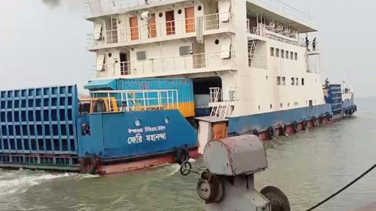 সাড়ে ৬ ঘণ্টা পর শরীয়তপুর-চাঁদপুর নৌরুটে ফেরি চলাচল স্বাভাবিক