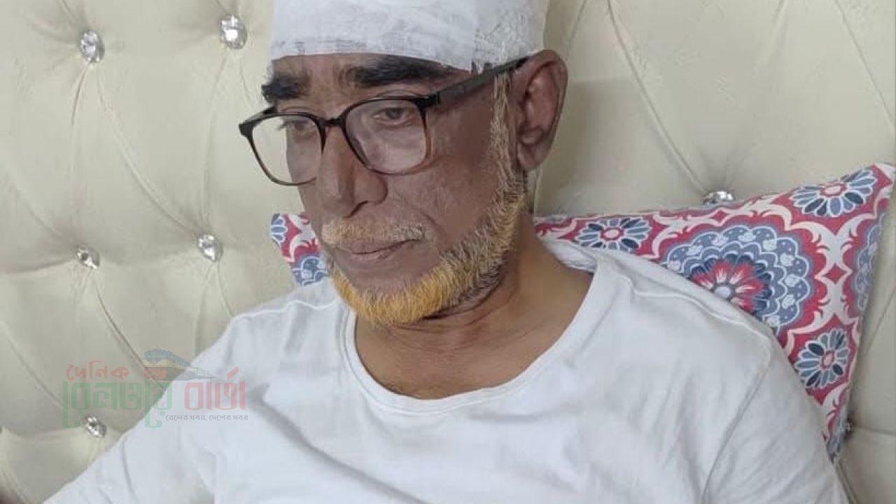 রেলওয়ে শ্রমিক দলের কেন্দ্রীয় সাধারণ সম্পাদক এড. এম. আর. মনজু সড়ক দুর্ঘটনায় আহত