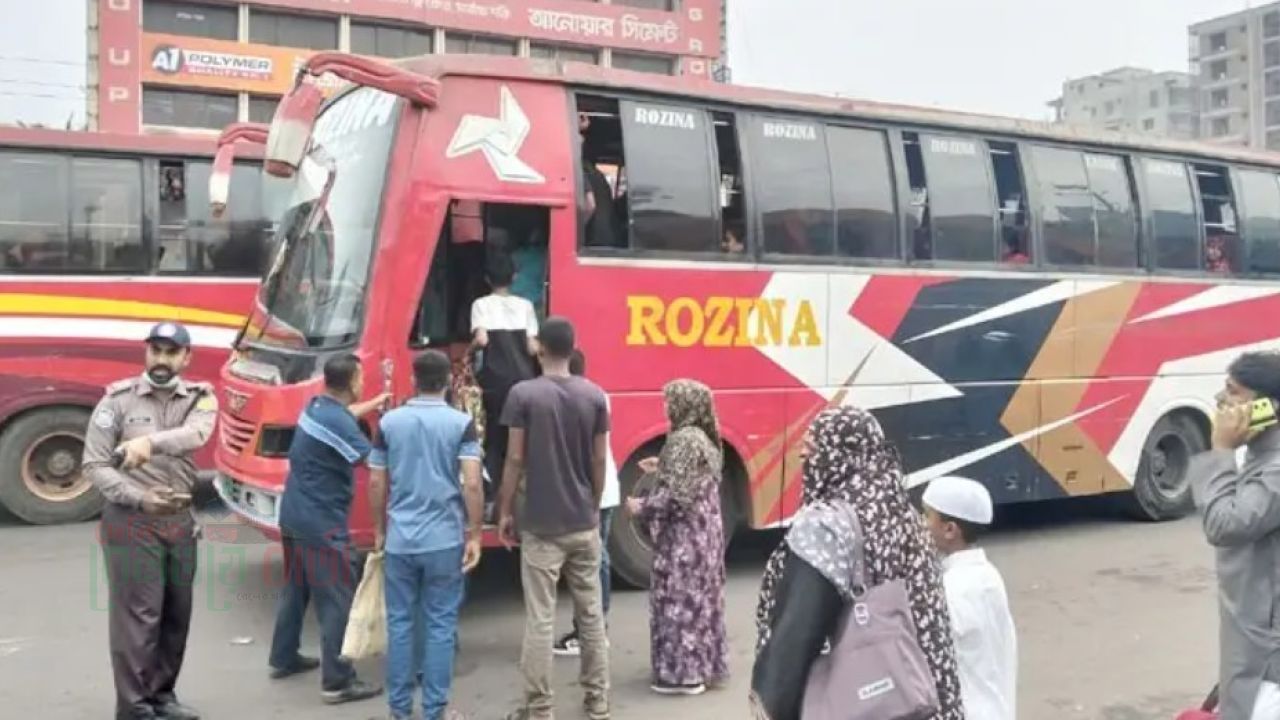 পরিবার যাচ্ছে গ্রামে, ছুটির অপেক্ষায় চাকরিজীবী