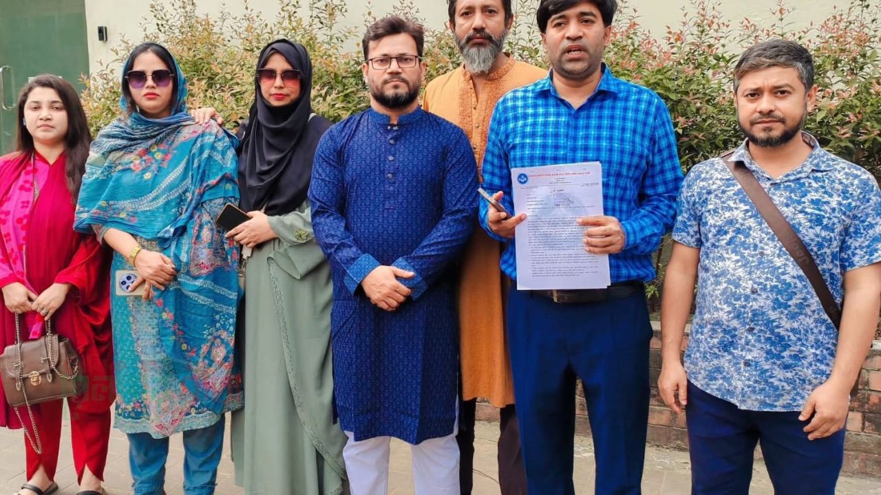 ১১ বছর পরও নেই পে-স্কেল: গেজেট চেয়ে প্রধানমন্ত্রীর কাছে স্মারকলিপি