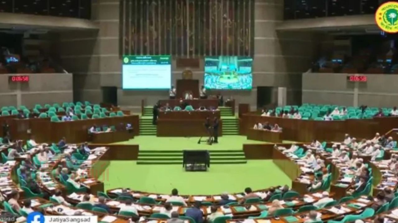 দুর্নীতি ও লাগামহীন লুটপাটের কারণে অর্থনীতি ধ্বংসের দ্বারপ্রান্তে