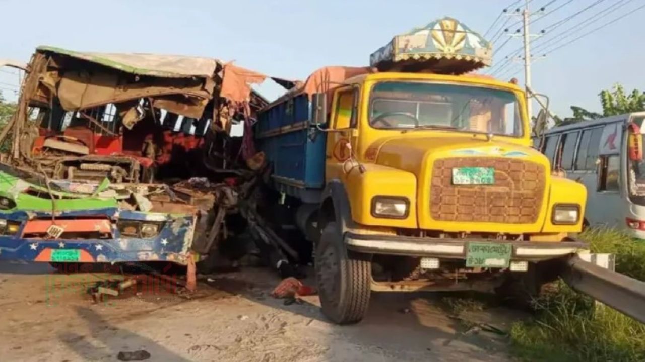   মার্চে সড়ক দুর্ঘটনায় নিহত ৫৩২ : রোড সেফটি ফাউন্ডেশন