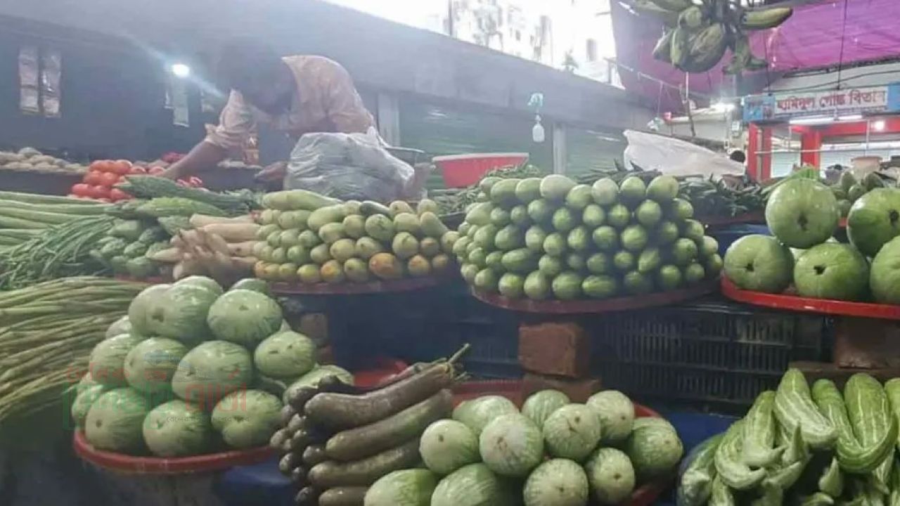 ছুটির দিনেও সবজিতে অস্বস্তি