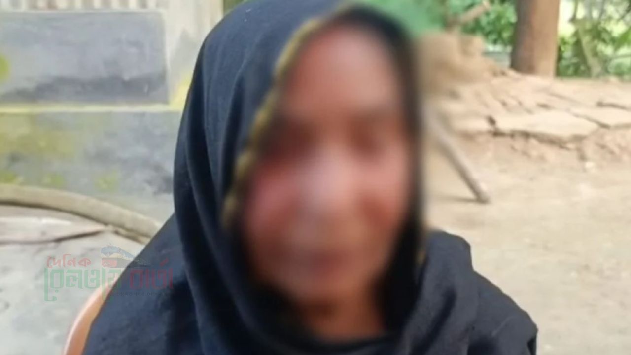 ৭০ বছরের বৃদ্ধের বাড়িতে ৮০ বছরের বৃদ্ধার অনশন