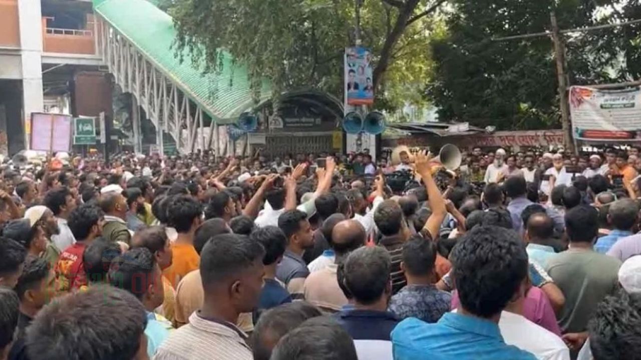 বিদ্যুৎসংযোগ বিচ্ছিন্নের প্রতিবাদে ঢাকায় সড়ক অবরোধ অটোরিকশাচালকদের