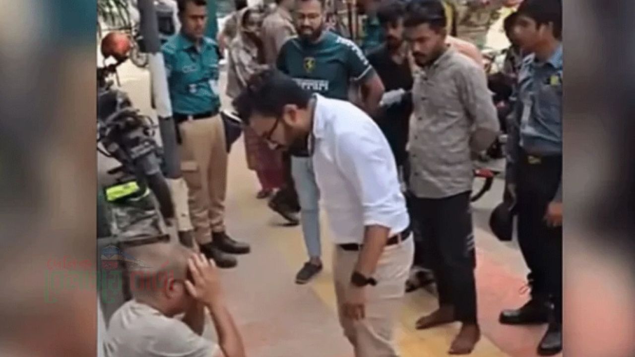 ঢাকার ফুটপাতে বয়স্ককে মারধর-কান ধরে ওঠবস, প্রকৃত ঘটনা কী?