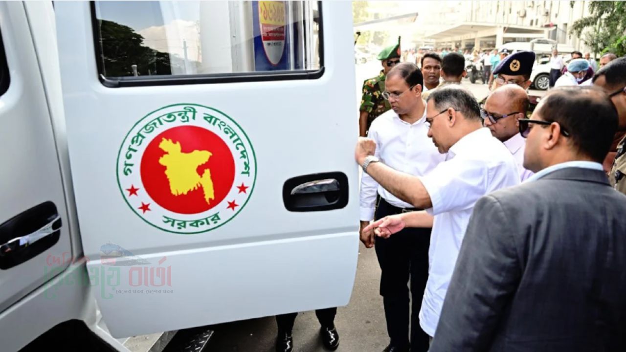 নিরাপদ খাদ্য পরীক্ষার ভ্রাম্যমাণ ল্যাব পরিদর্শন করলেন প্রধানমন্ত্রী