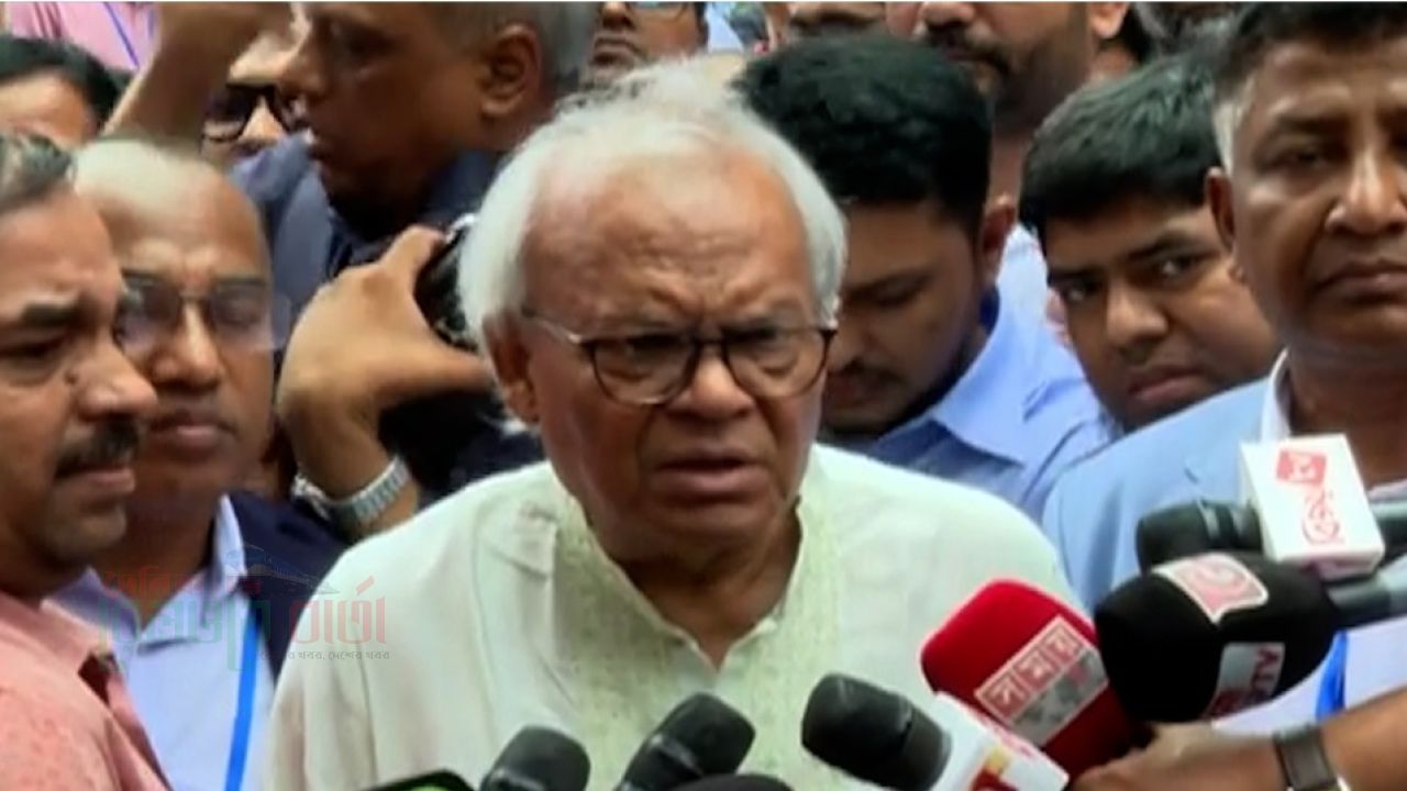 সরকারের ইতিবাচক রাজনীতি দেখে জনগণকে বিভ্রান্ত করতে চায় বিরোধী দল: রিজভী